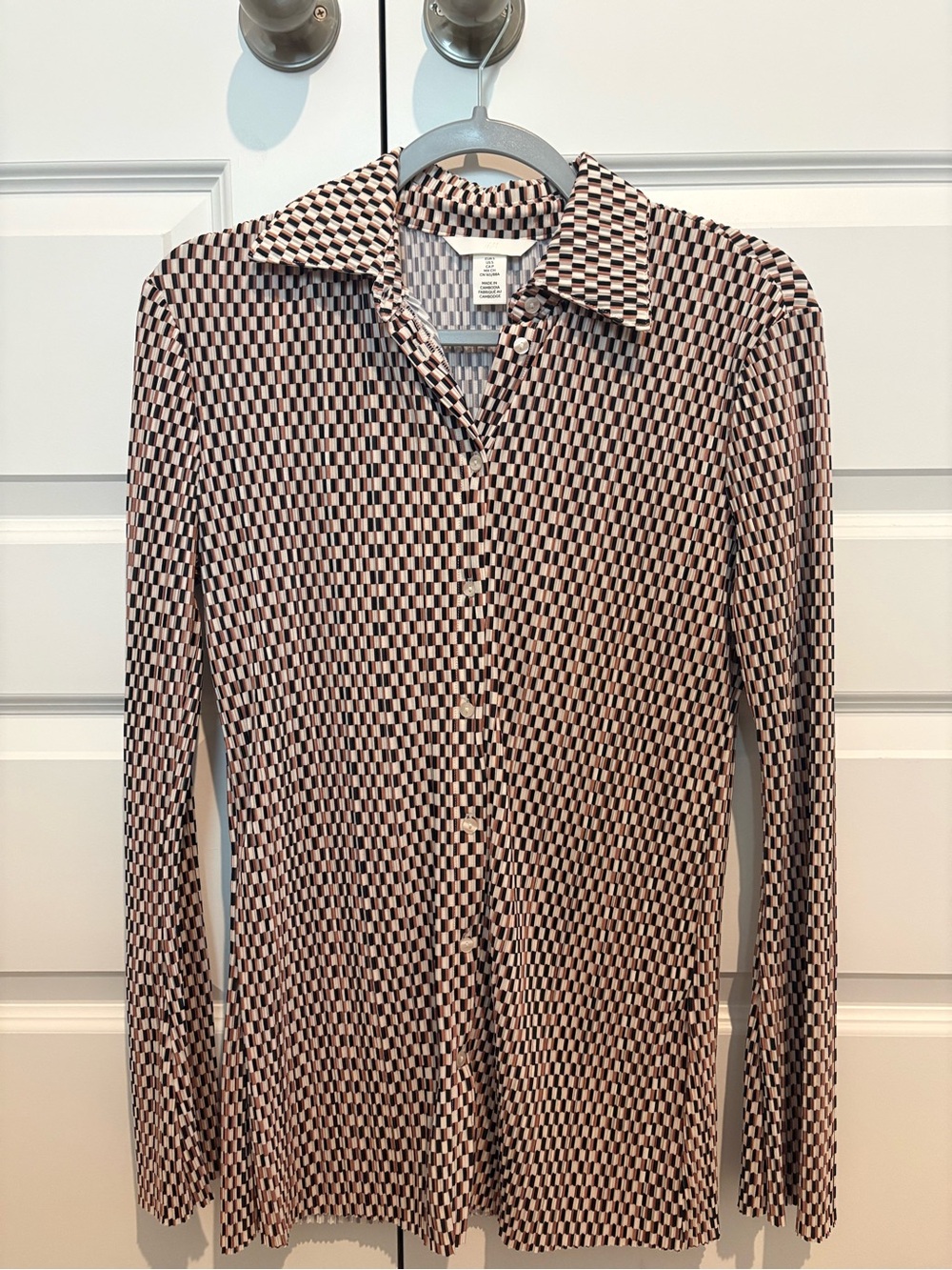 H&M Long-Sleeve Geometric Button-Up Shirt in Brown and Black